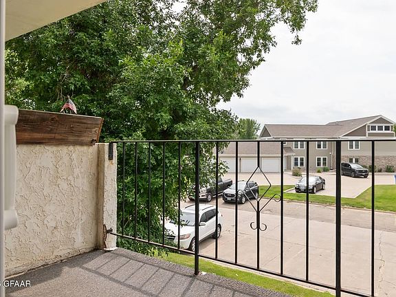 4th image of 815 Duke Dr APT 215