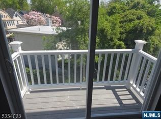 118 N Grove St, East Orange, NJ 07017