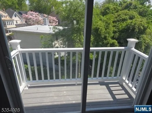 118 N Grove St, East Orange, NJ 07017