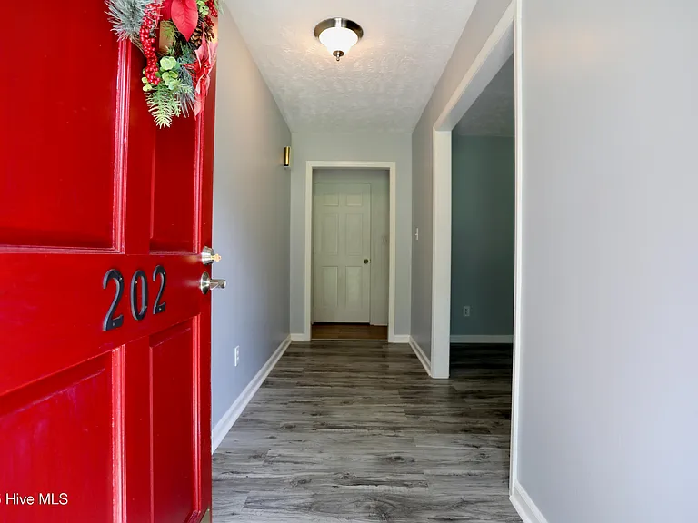 202 Haldane Dr — Photo 5