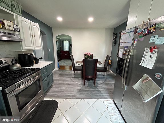 3rd image of 150 Hawthorne Dr
