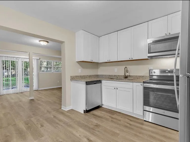 4464 Melvin Cir E — Photo 10
