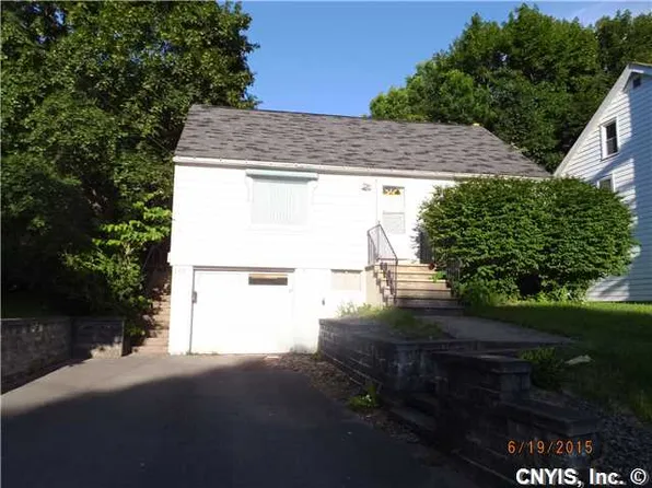 209 Monticello Dr S, Syracuse, NY 13205