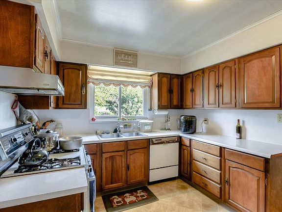 4th image of 2110 Jefferson Ave