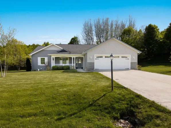 9308 E Summerfield Dr, Traverse City, MI 49684