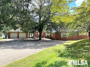 1412 W Lake Shore Dr, Springfield, IL 62712