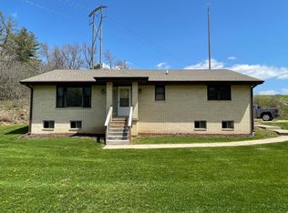 2162 Rockdale Rd, Dubuque, IA 52003