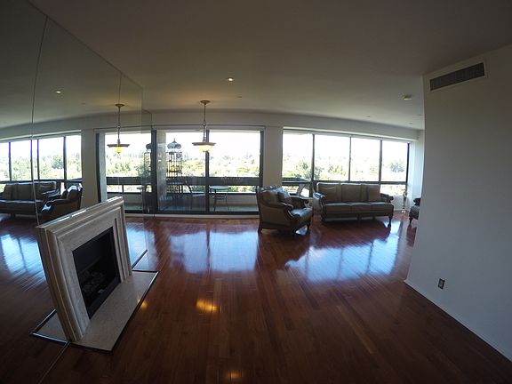 LIVING ROOM W FULL VIEW
