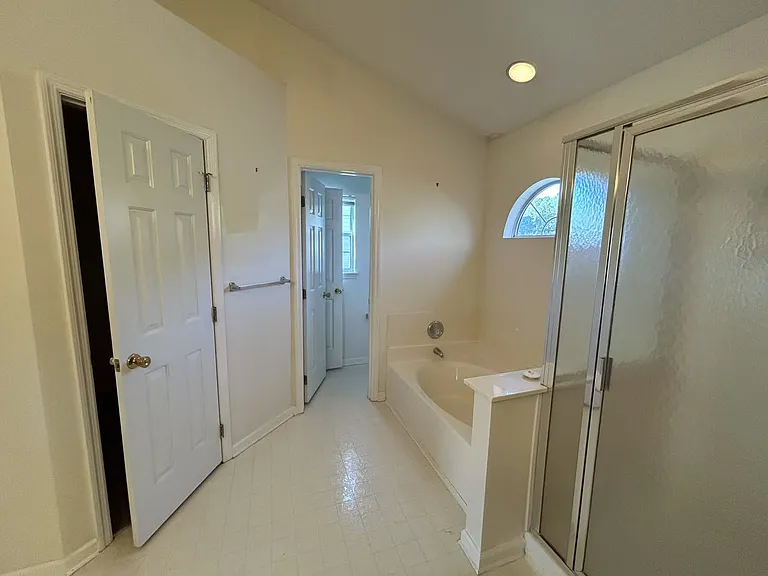 215 Spring Lake Dr — Photo 23