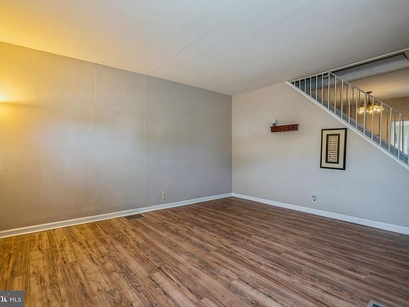 4th image of 12 N King St