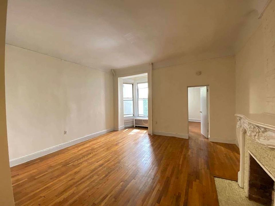 1st image of 33 W 76th St #33