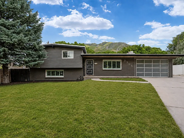 3395 E Larchmont Dr — Photo 2