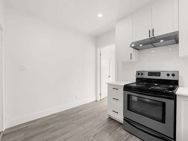 166 Wentworth St S #3 — Photo 14
