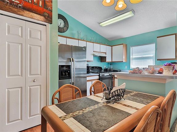 5th image of 213 Horstfield Dr