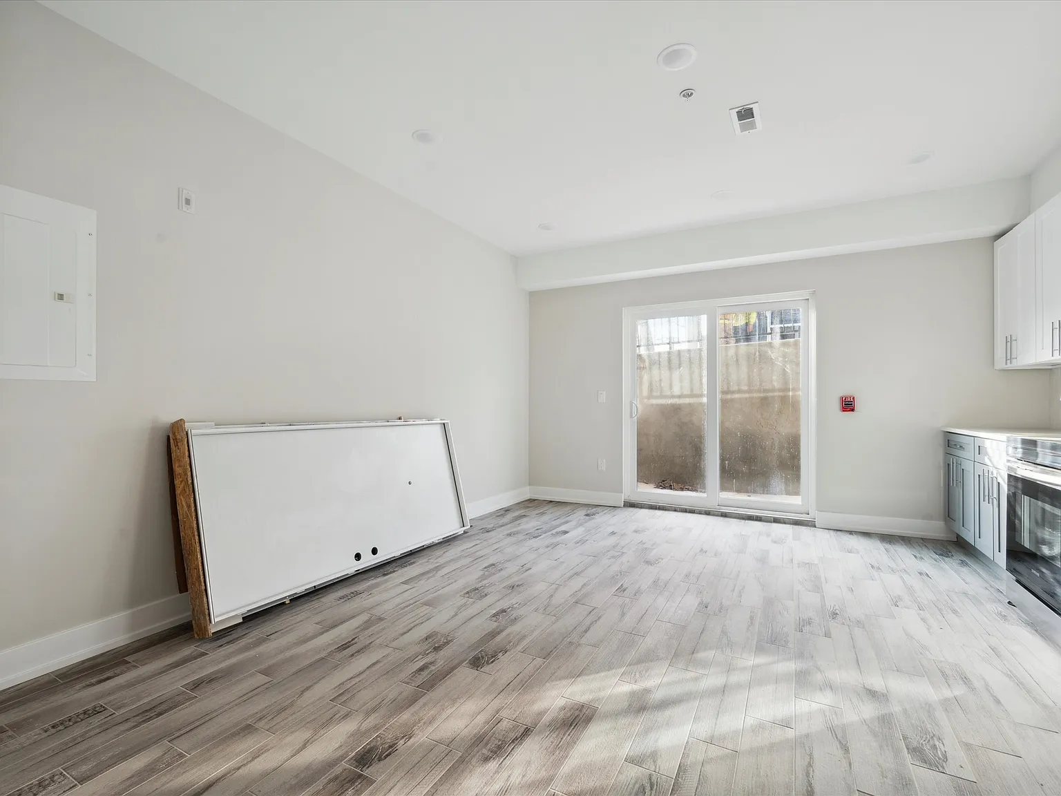 2 bed, 800 sqft, $1,600 — Photo 4