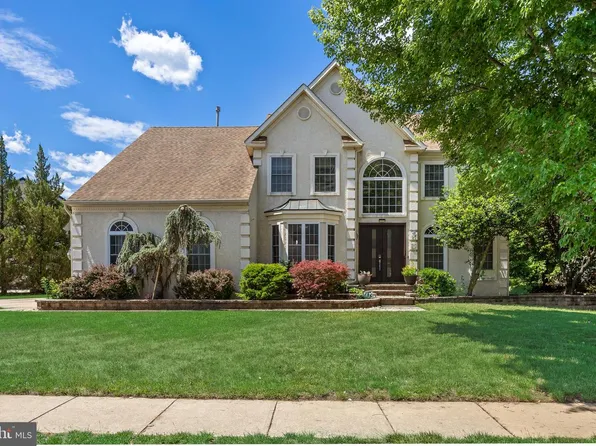 2 Rothbury Dr, Lumberton, NJ 08048