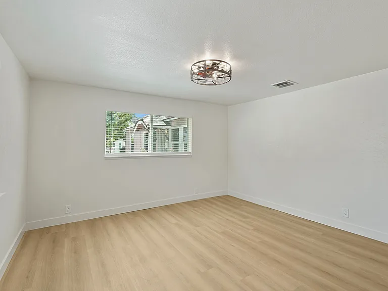 522 S Lincoln Way — Photo 12