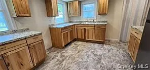 3 bed, 1.0 bath, 1040 sqft, $2,000 — Photo 3