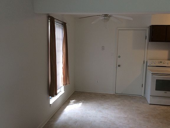 3rd image of 22813 Overlake St