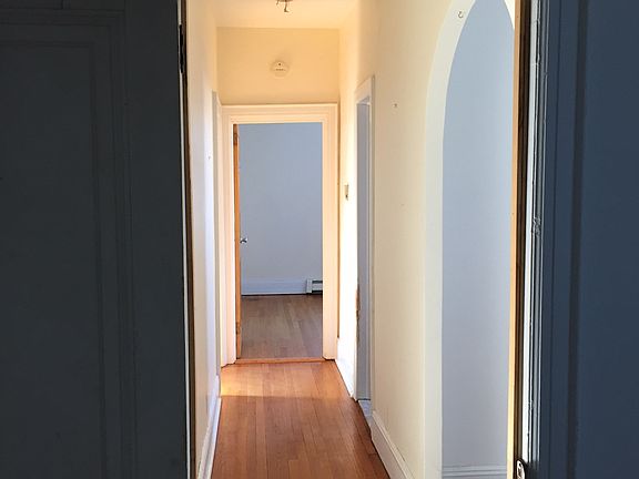4th image of 421 Victory Blvd #1