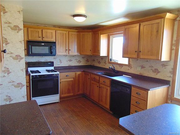 3rd image of 23 Temple Dr
