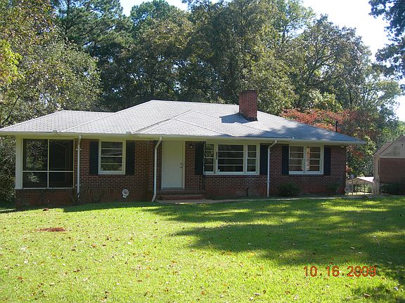 3 Bd, 1 Bth, LvR, DnR, Porch
