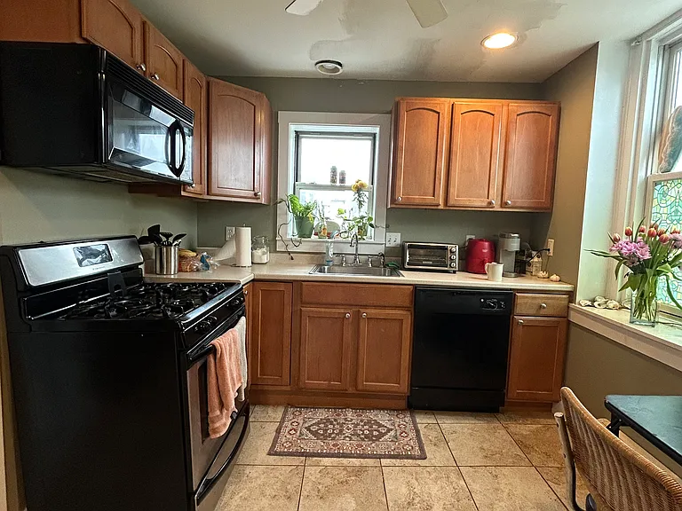 378 Thames St #4 — Photo 11