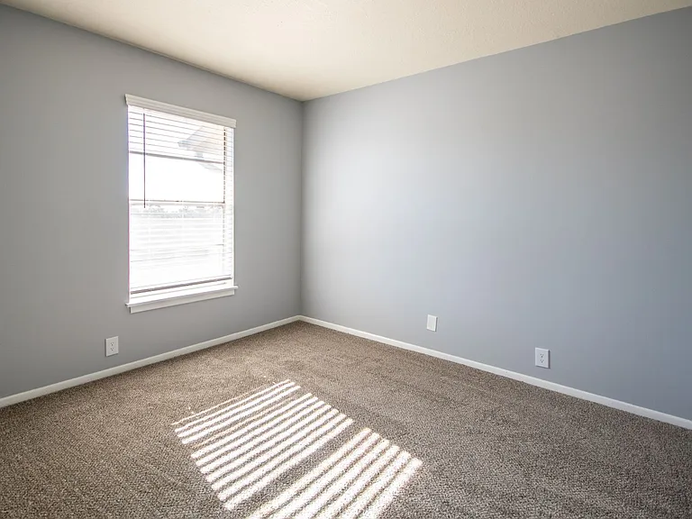 Coleman Place Apartments — Photo 17