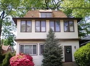 1083 Edgewood Ln, Fort Lee, NJ 07024