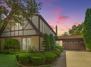 2403 N Hickory Ln, Arlington Heights, IL