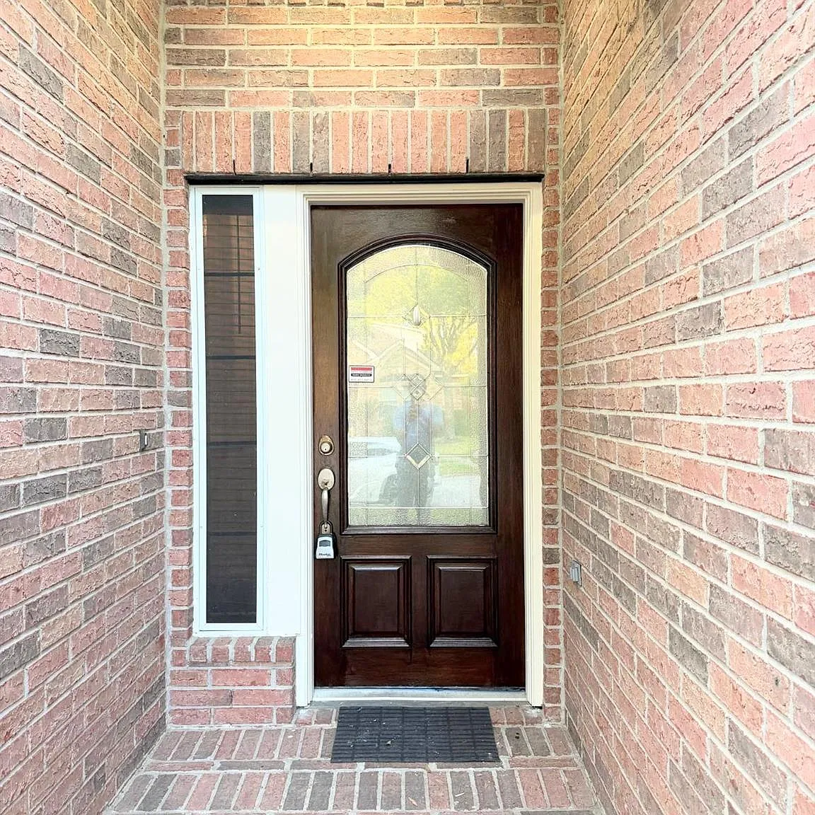 3 bed, 2.0 bath, 2141 sqft, $2,200 — Photo 2