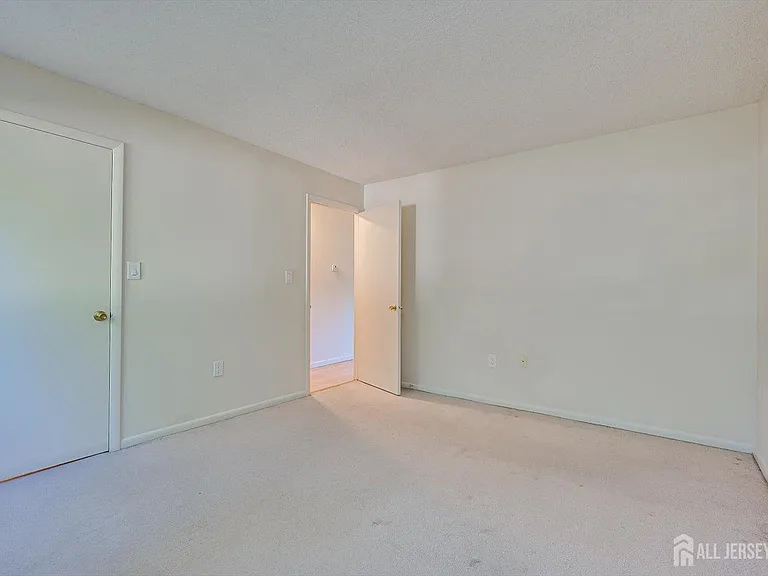 115 Ravens Crest Dr — Photo 13