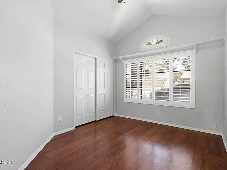 225 W Vera Ln — Photo 17