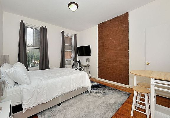 3rd image of 300 E 91st St #4C