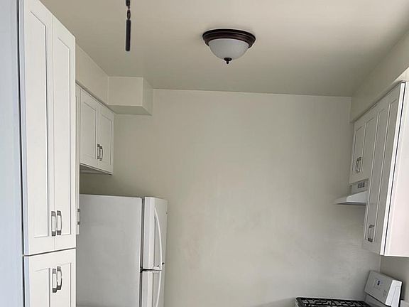 5th image of 15606 S Budlong Pl APT 6