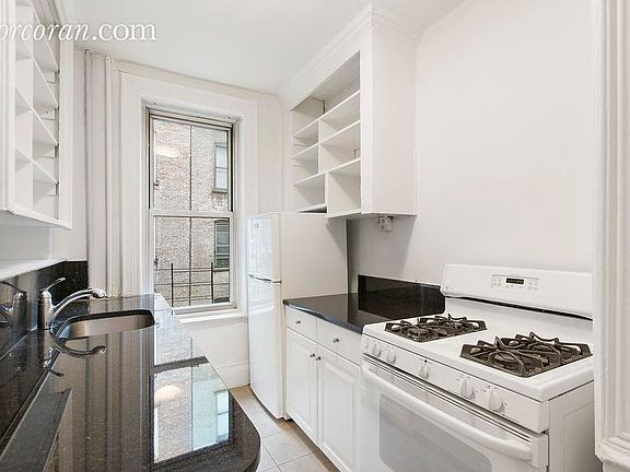 4th image of 317 W 93rd St APT 4C