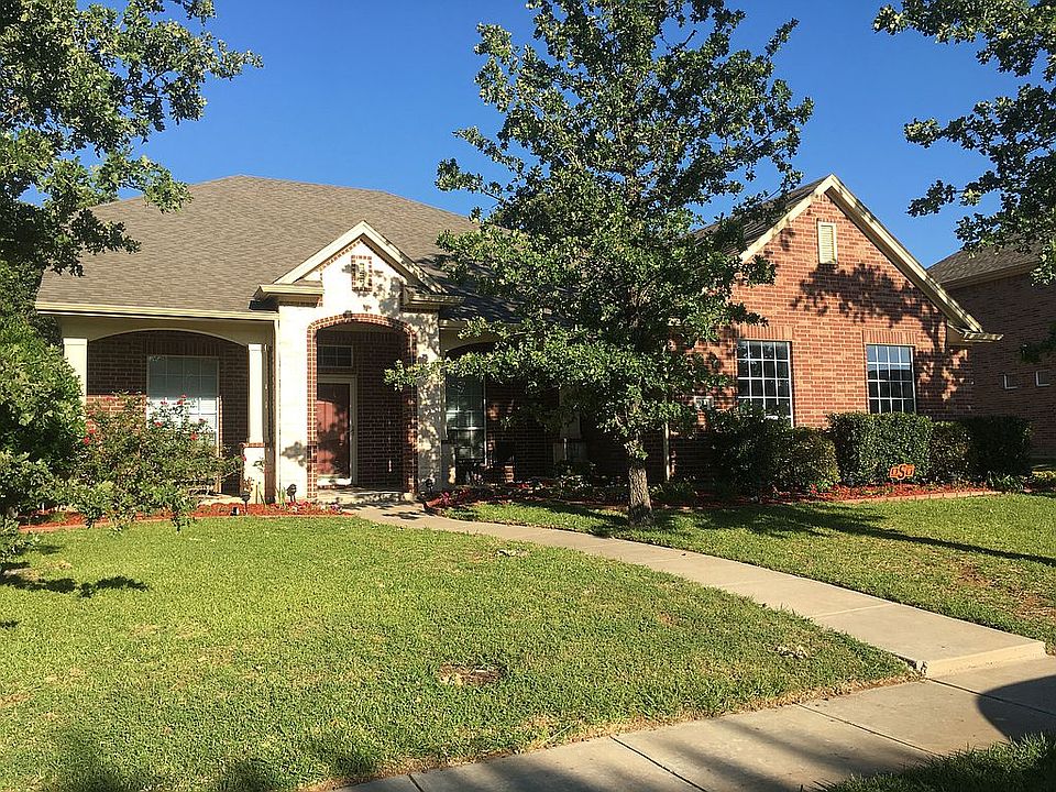 1st image of 923 Royal Oak Ln