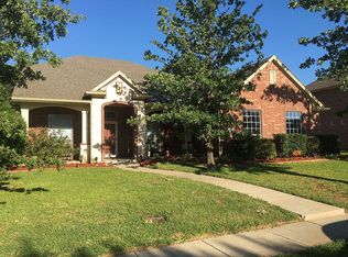 923 Royal Oak Ln, Burleson, TX 76028