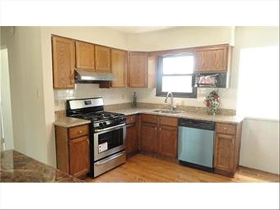 4th image of 9514 Crain Ct