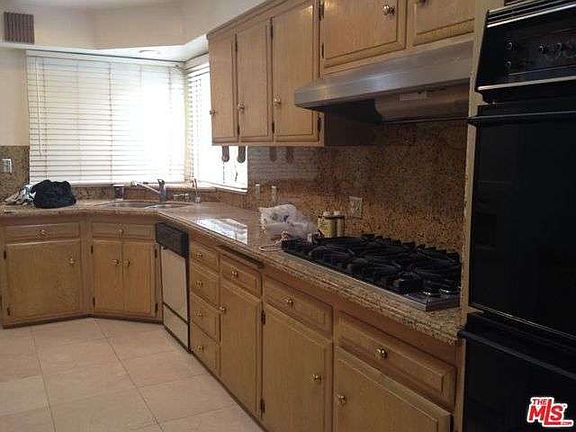 2nd image of 4231 Hayvenhurst Dr