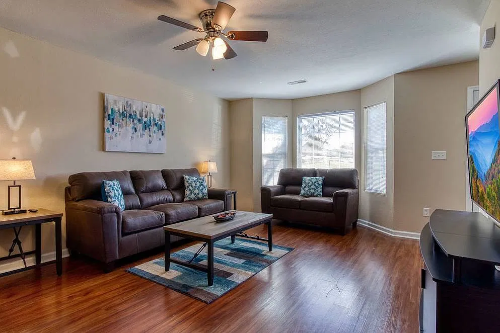 3 bed, 2.5 bath, 1500 sqft, $1,900 — Photo 3