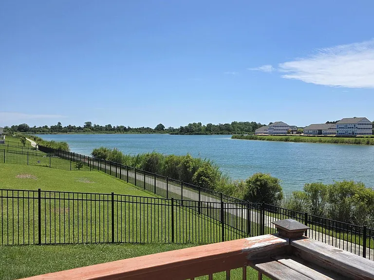 602 Lake Tyler Dr — Photo 2