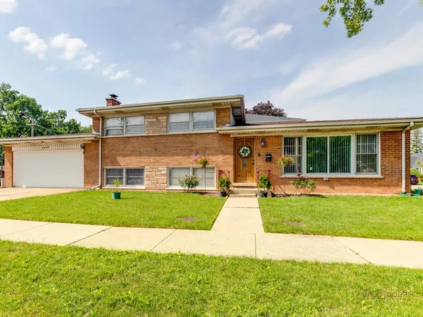 1340 Howard Ave, Des Plaines, IL 60018