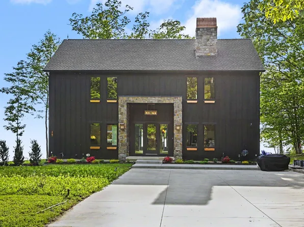 2578 Lakeshore Dr, Fennville, MI 49408