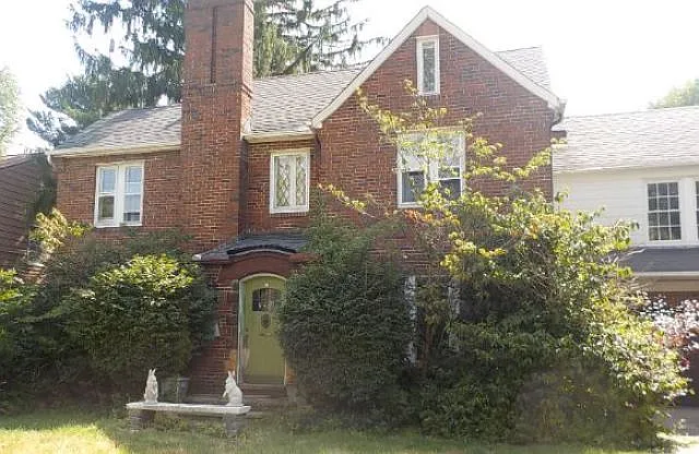 1957 Temblethurst Rd photo 1