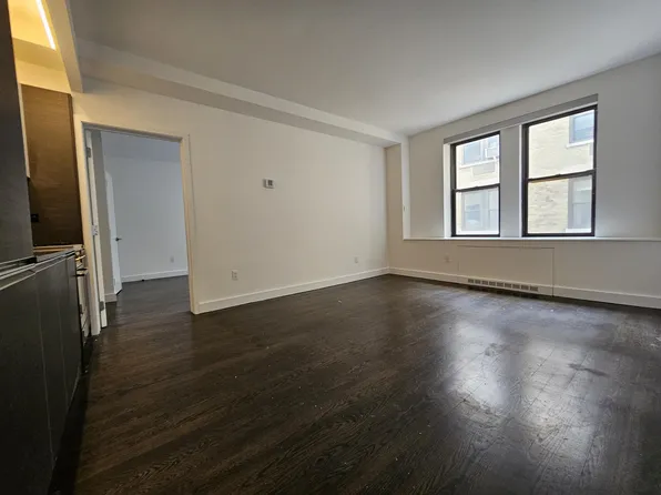 666 West End Avenue image 1 of 14