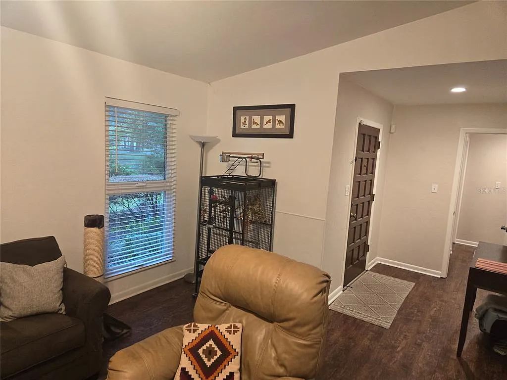 3 bed, 2.0 bath, 1215 sqft, $2,295 — Photo 3