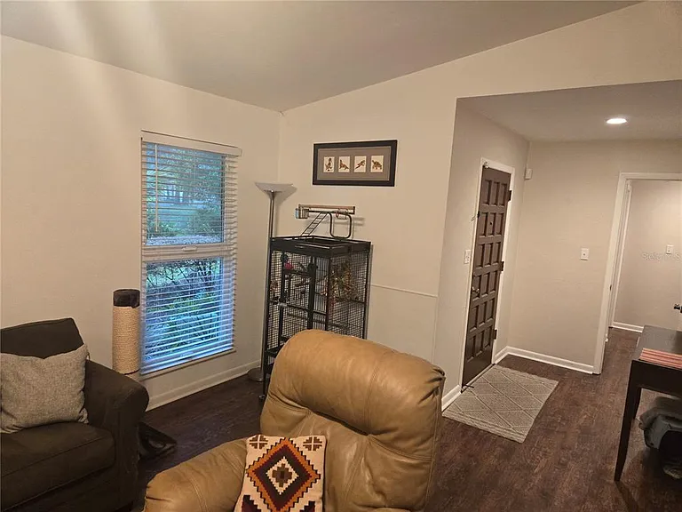 7605 SW 7th Pl — Photo 3