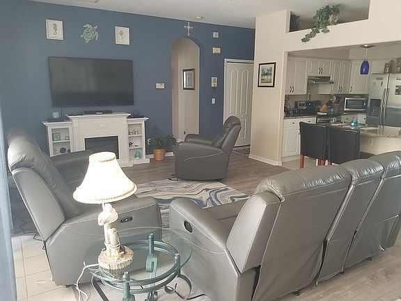 4th image of 4217 SW 25th Ct