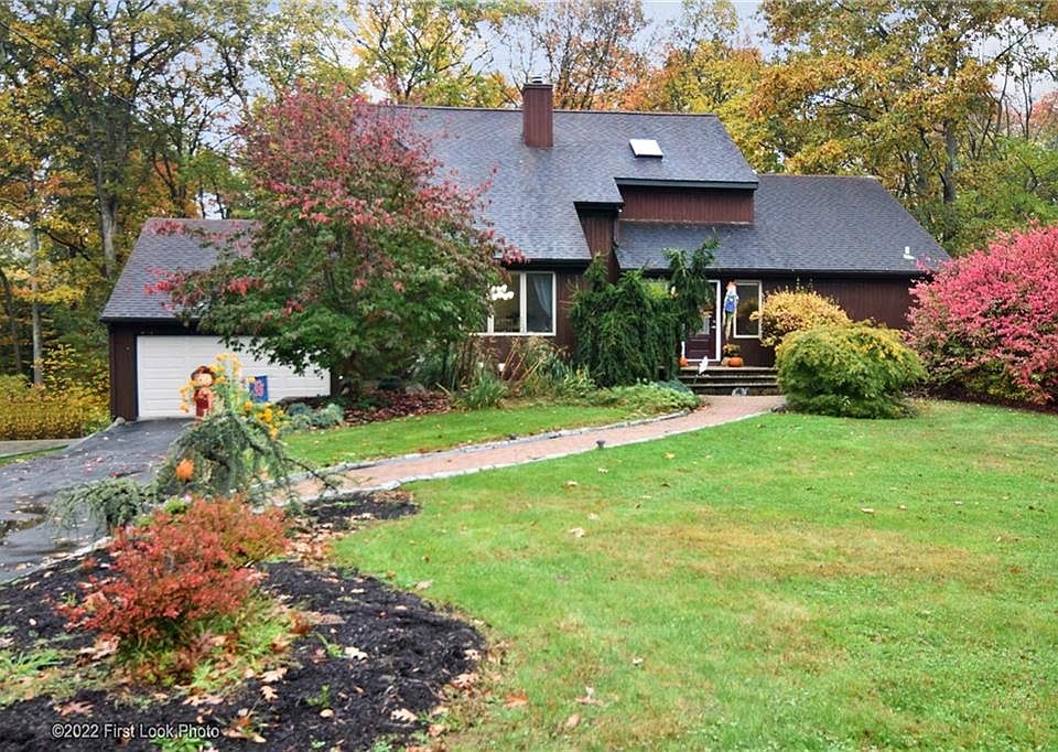 1st image of 35 Oak Dell Cir